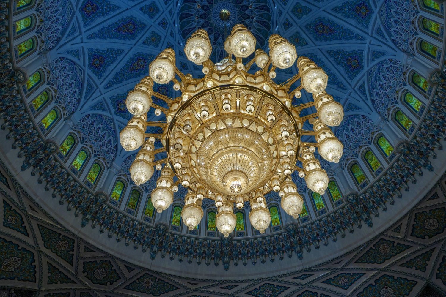 Sultan Qaboos Mosque chandelier zoom