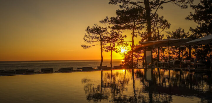 LA CO(O)RNICHE–PHILIPPE STARCK’S  HIP HOTEL OVERLOOKING EUPOPE’S TALLEST SAND DUNE