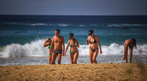 Fernando de Noronha beach waves