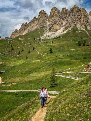 hiking Passo Gardena