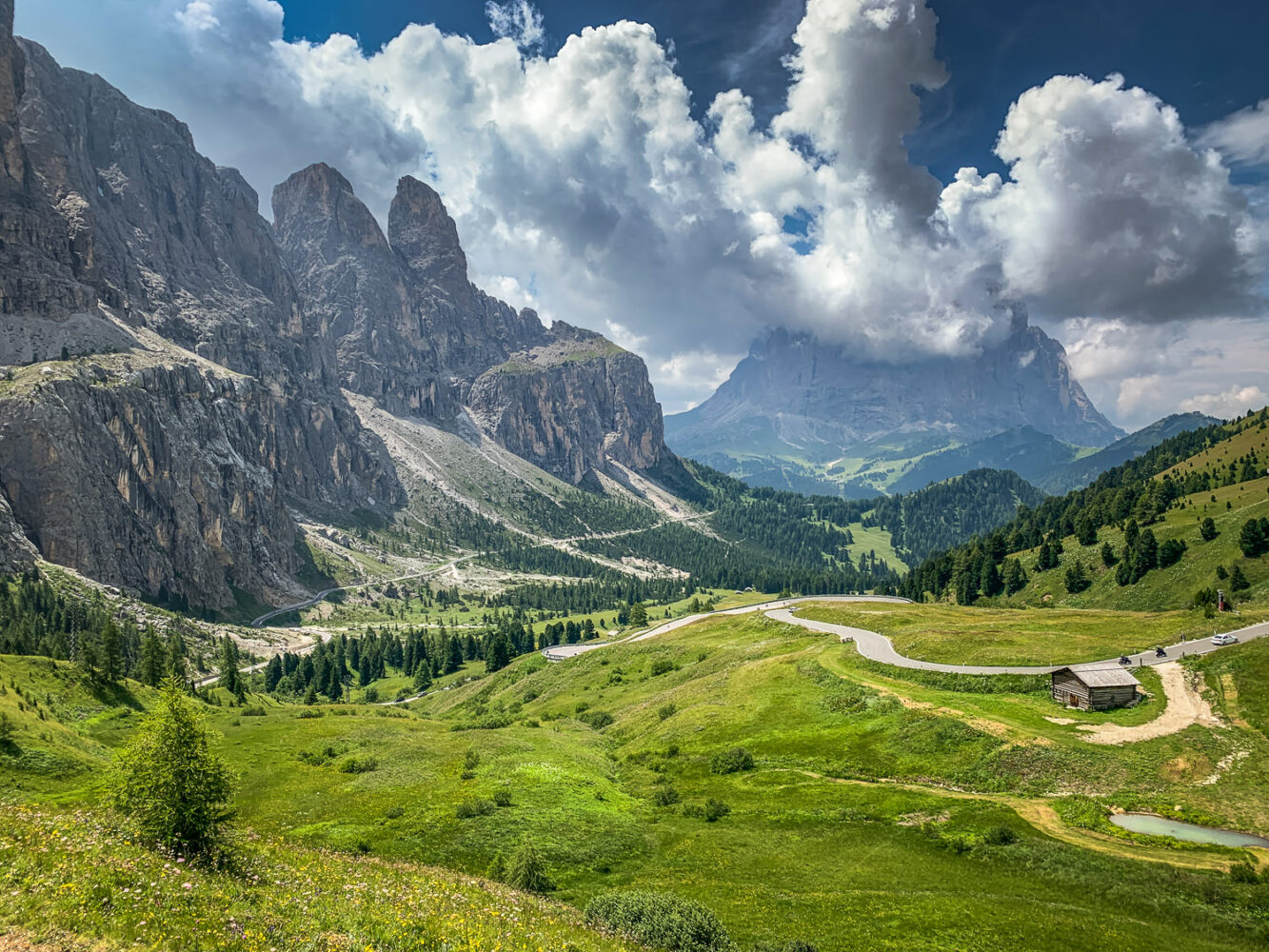 Passo Gardena valley view