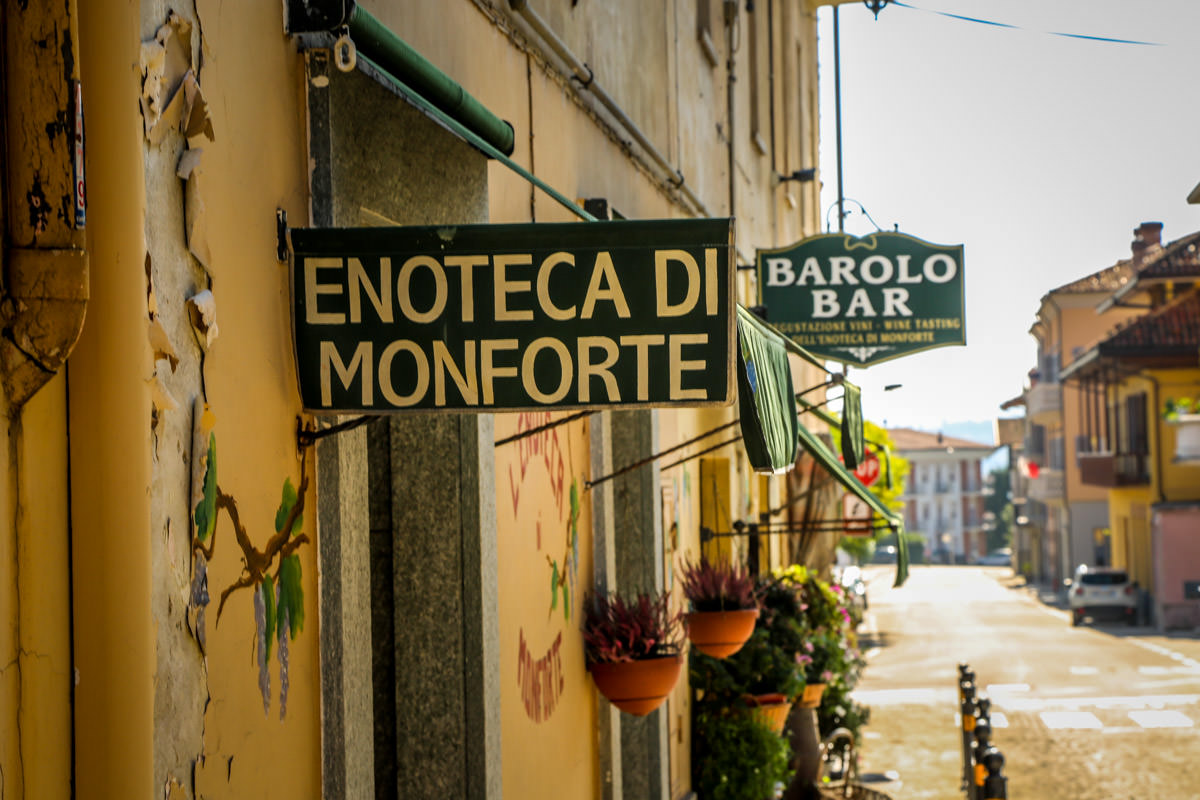 Barolo Bar Monforte sign