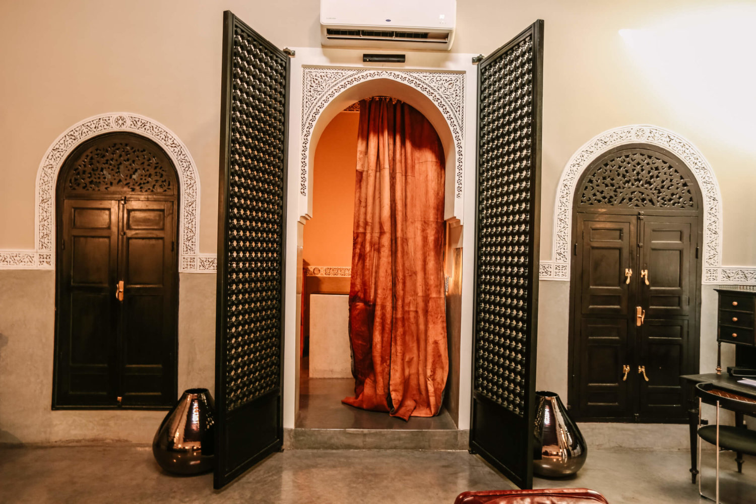 Riad 72 Grand Suite bathroom entrance