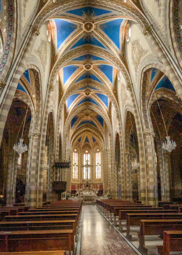 main aisle Cathedral Monforte d'Alba