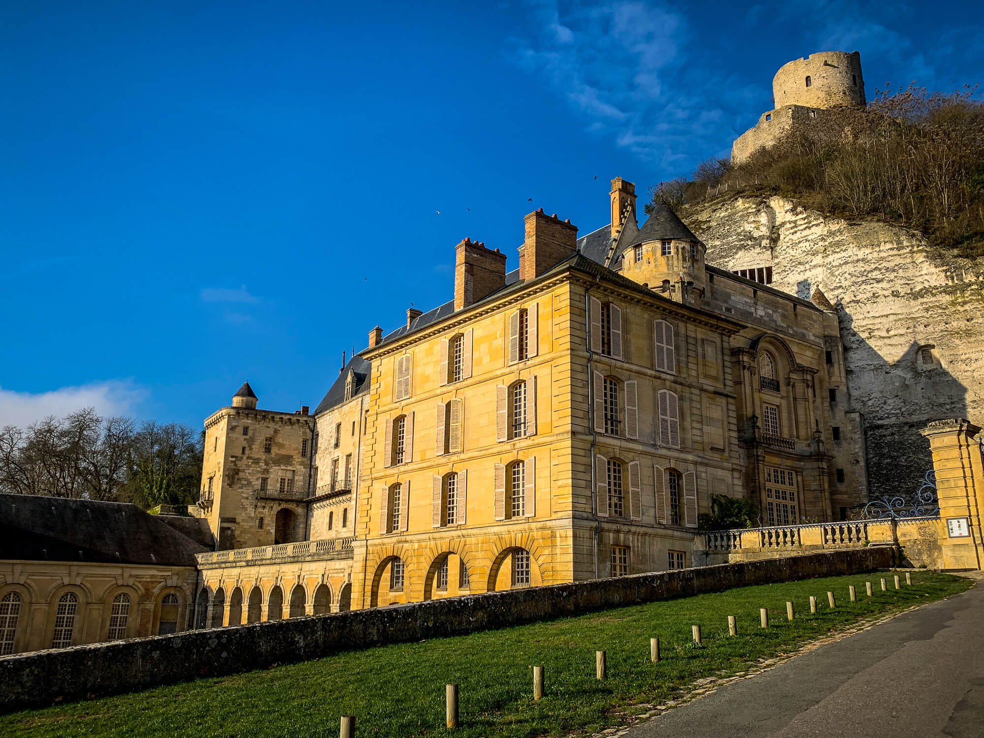  Château de La Roche-Guyon entrance