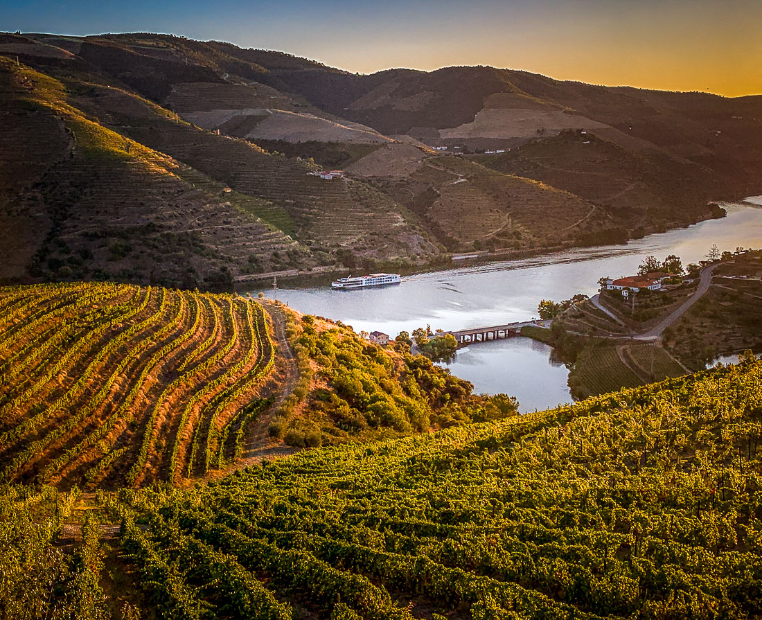 Sunrise boat on Douro River