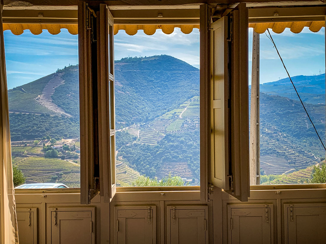 Vila Gale Douro kitchen suite room view