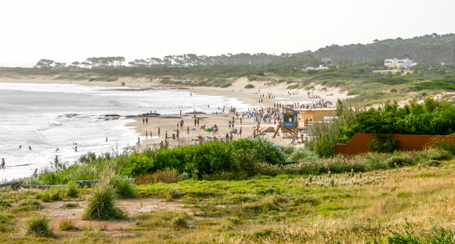 crowds Playa Mansa