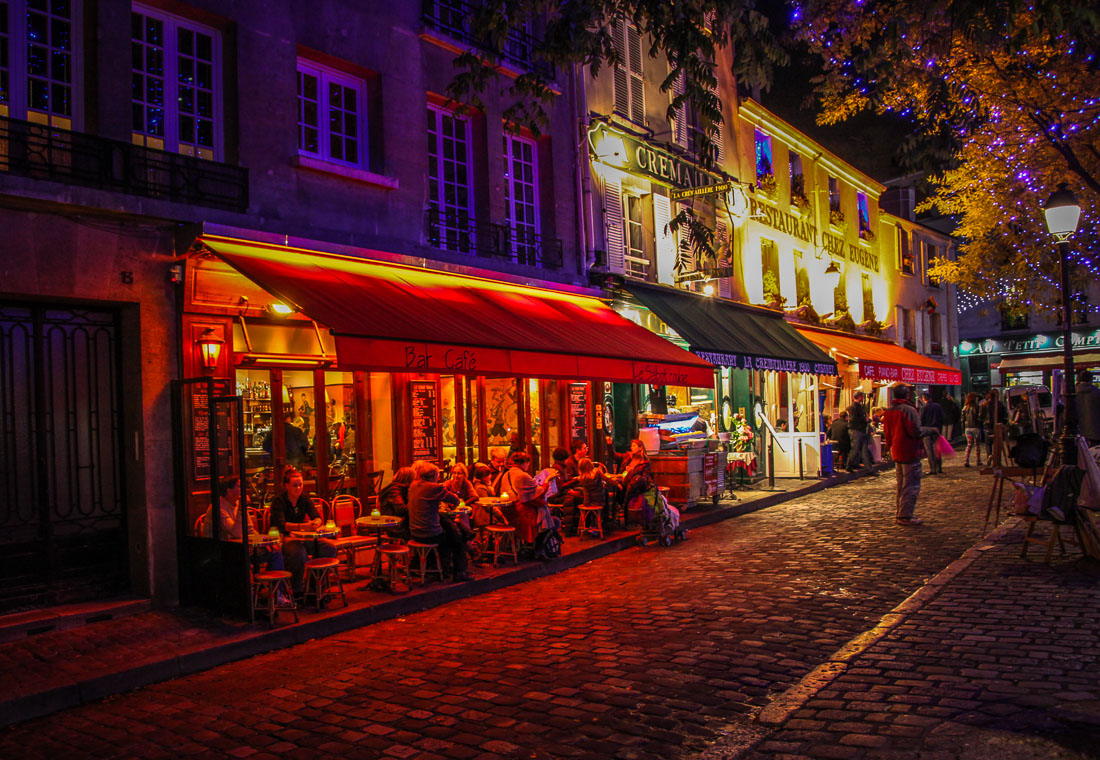 Montmartre cafe at night