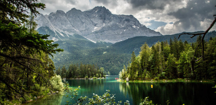 HIKE AROUND THE EMERALD GREEN EIBSEE IN THE BAVARIAN ALPS