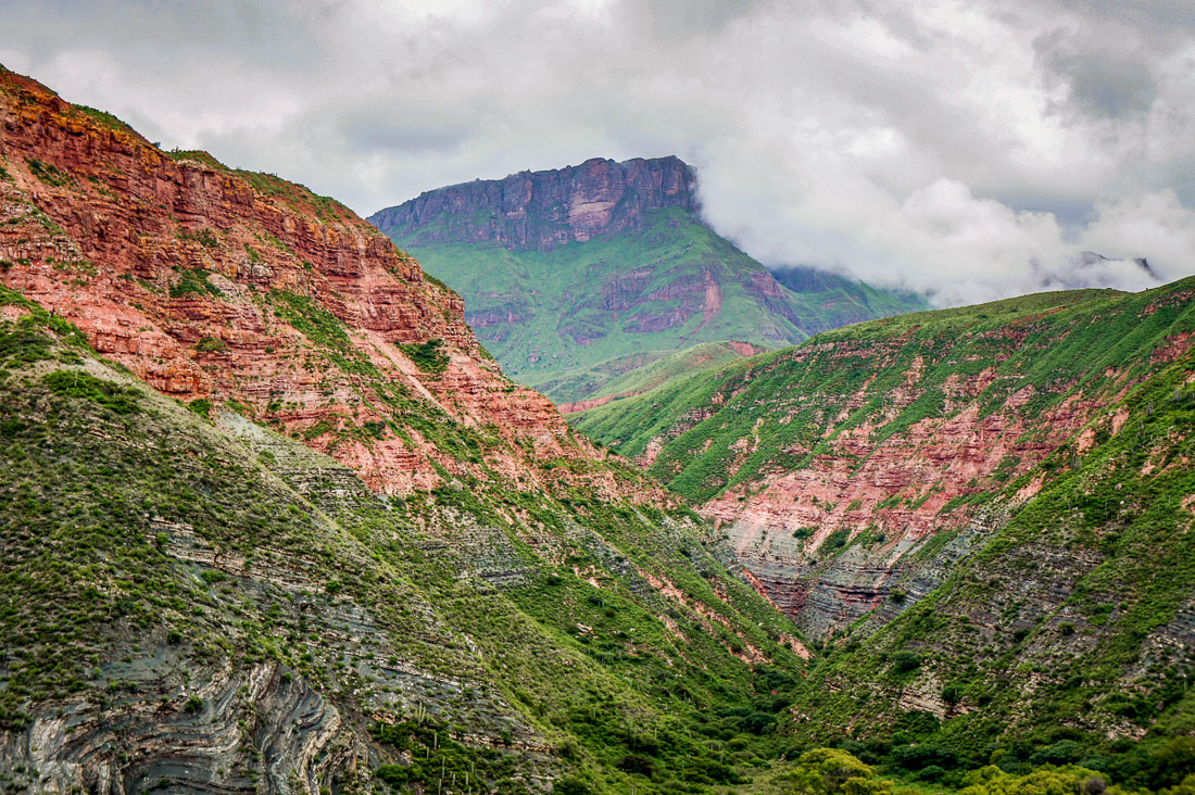 Cuesta del Obispo Salta ravine road