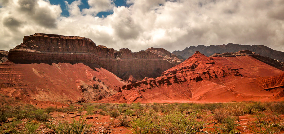 Quebrada de las Conchas red mountains