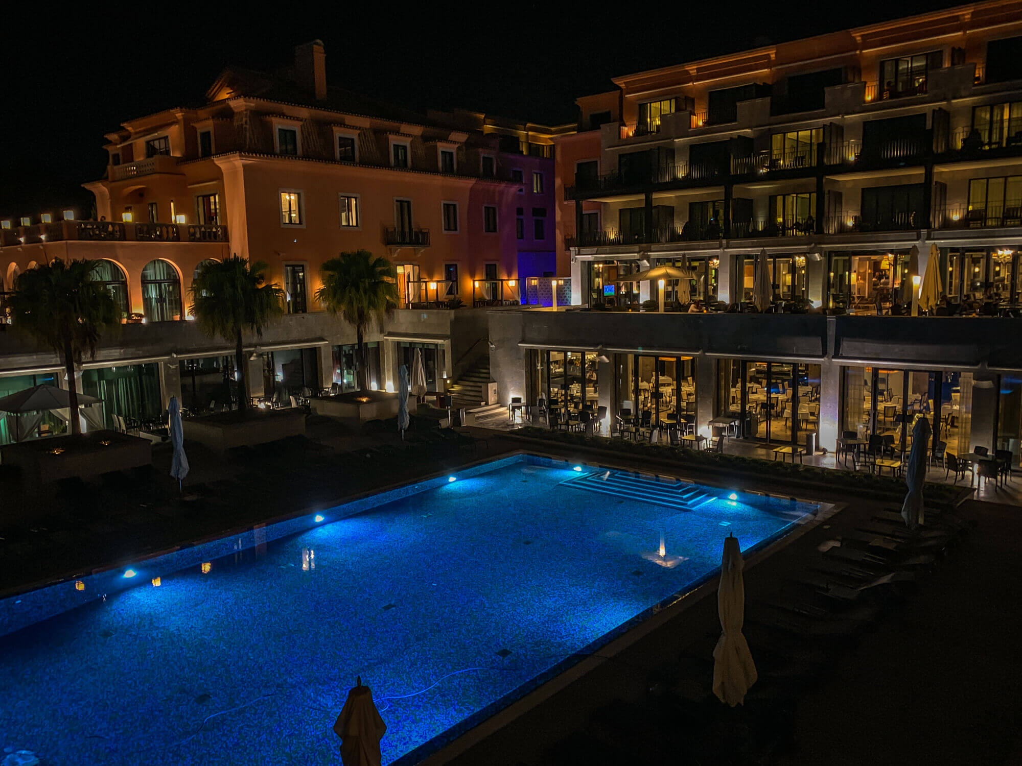 Villa Italia Cascais pool at night