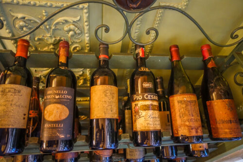 restaurant da Giacomo Milano wine display