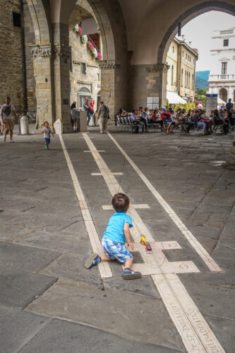 Bergamo sundial child playing