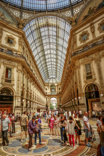 Galleria Vittorio Emanuele II crowds