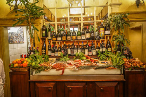 restaurant da Giacomo Milano seafood display
