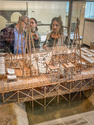 Deutsches Museum people viewing model