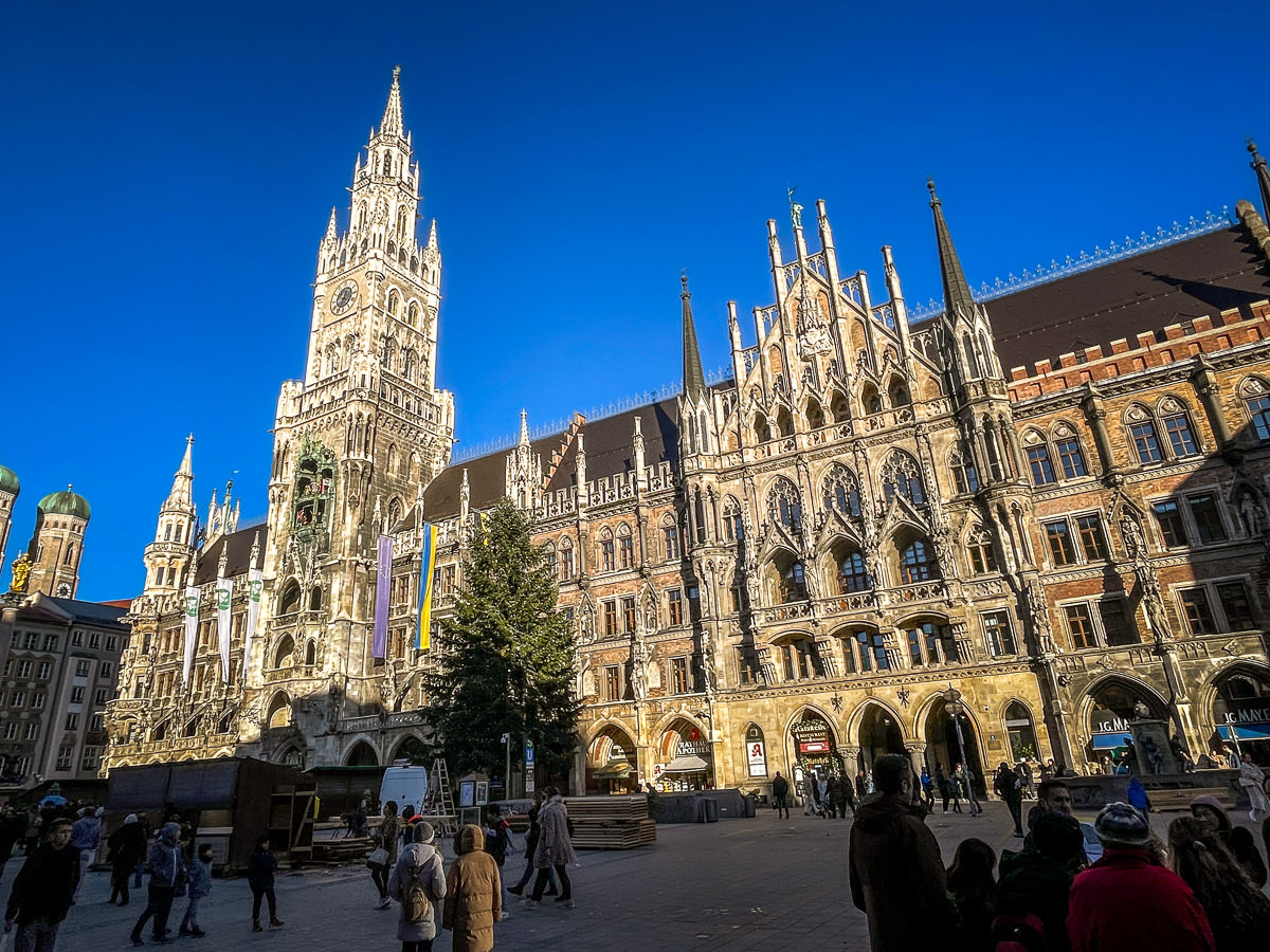 Neues Rathaus front