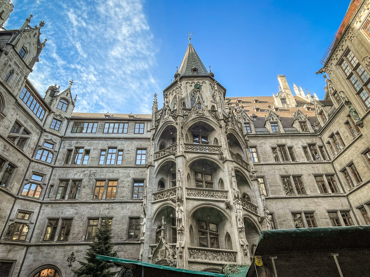 Neues Rathaus courtyard stairway