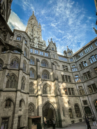 Neues Rathaus courtyard