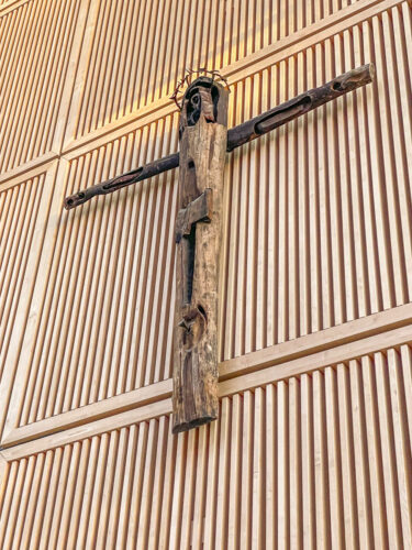 Herz-Jesu-Kirche wood cross