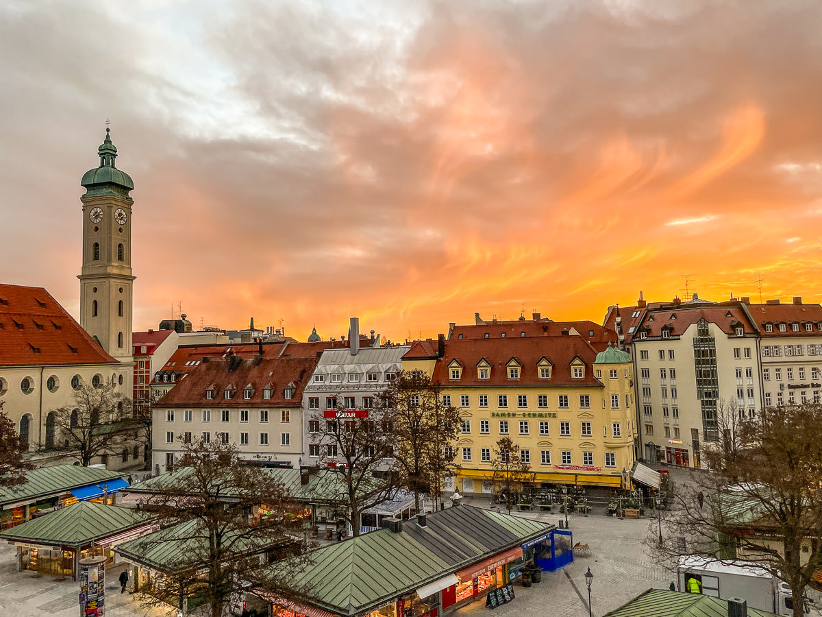 Viktualienmarkt  at dawn