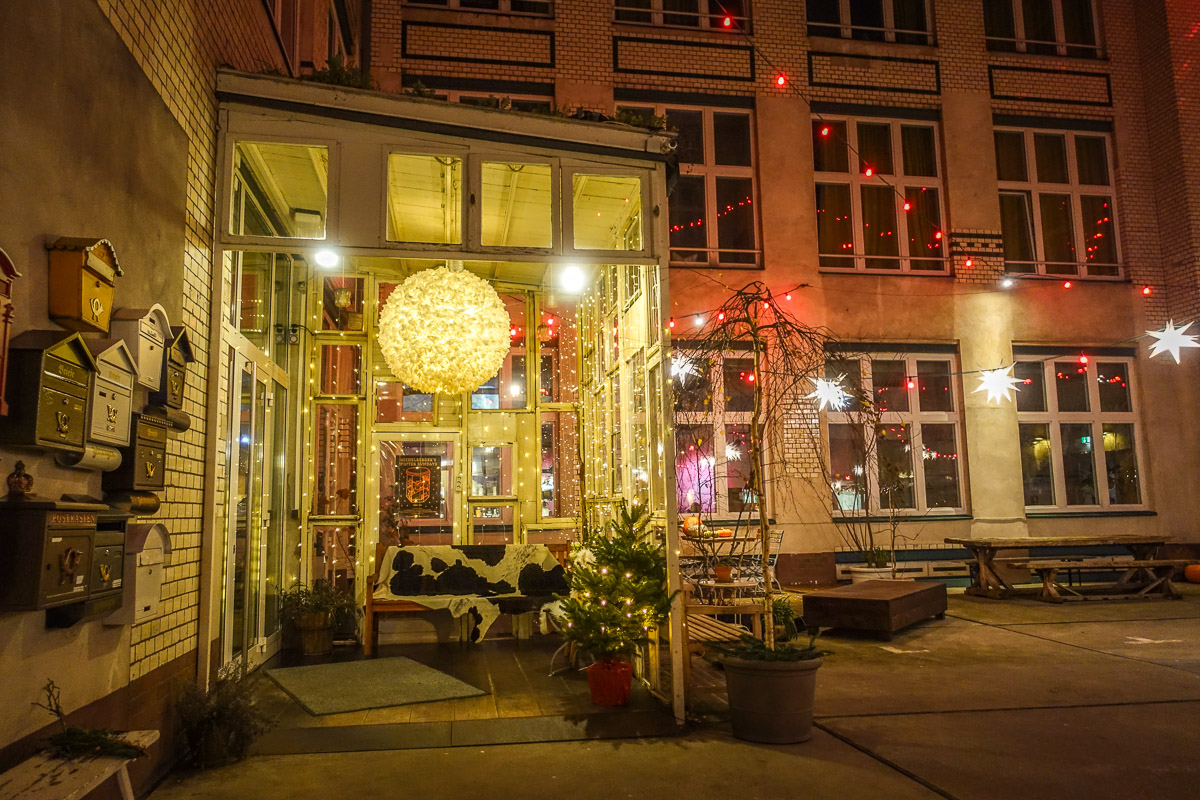 Michelberger Hotel Berlin courtyard at night