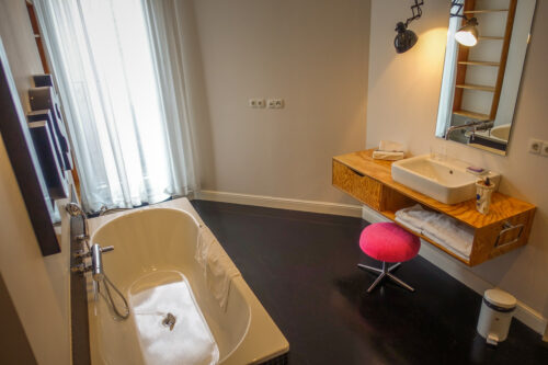 Gorki Apartments bath