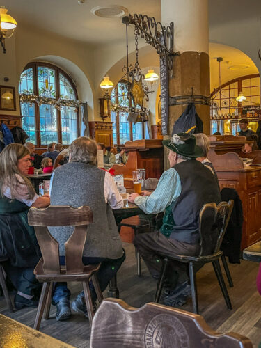 Schneider Bräuhaus München germans drinking