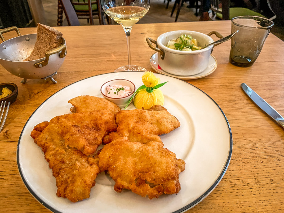 Weinhaus Neuner schnitzel