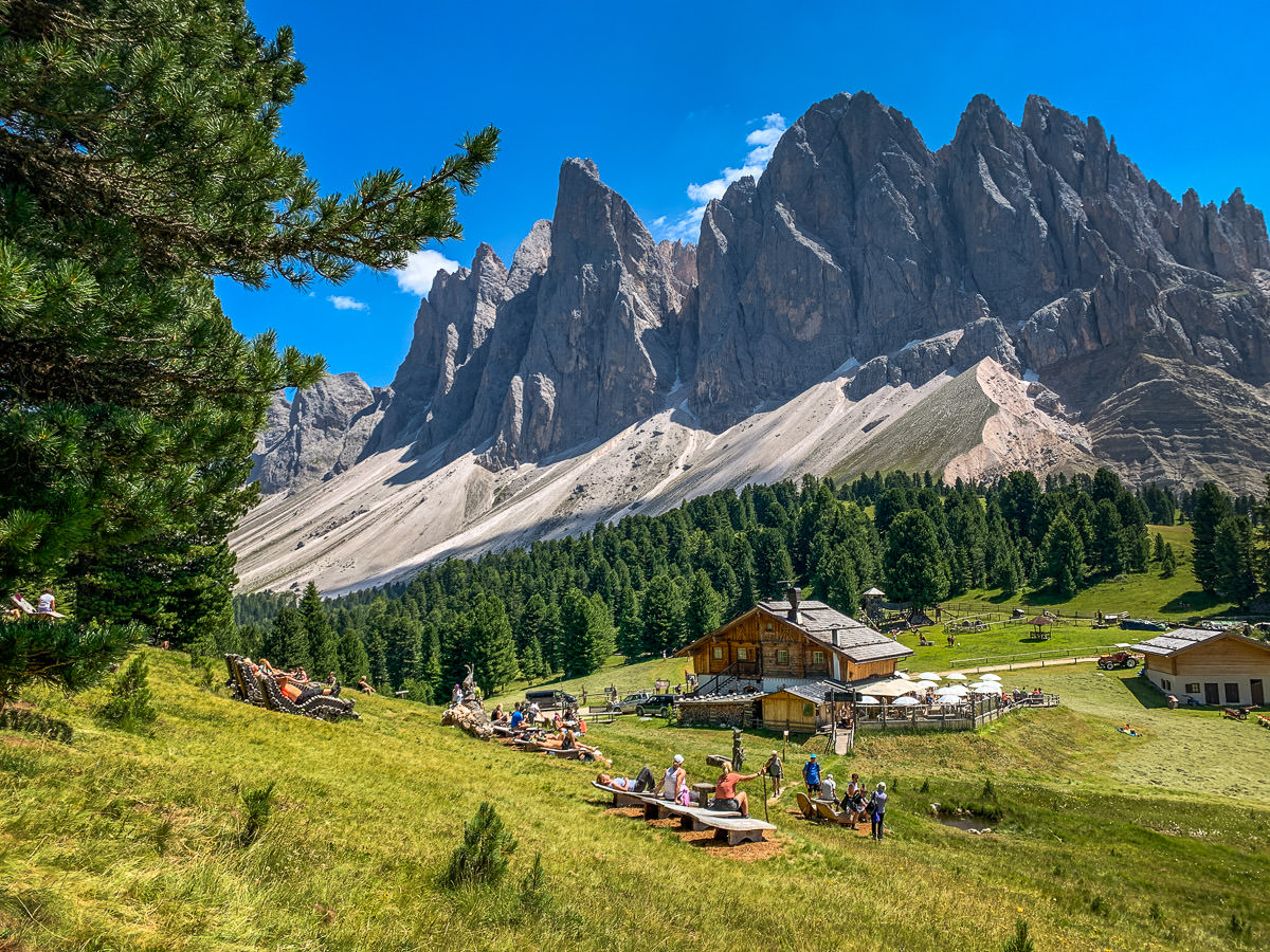 Mountains behind Geisleralm