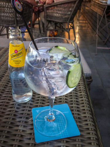 spanish gin-tonic Bairrio Alto hotel rooftop