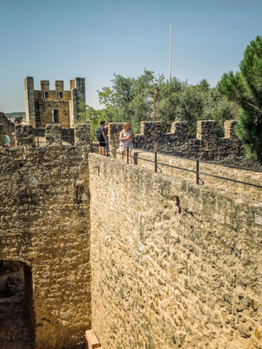 walking the walls Castelo de São Jorge