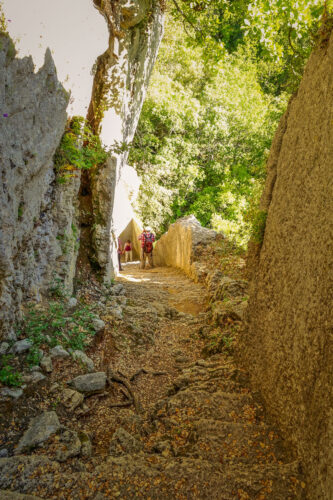 hidden stairs Fort de Buoux