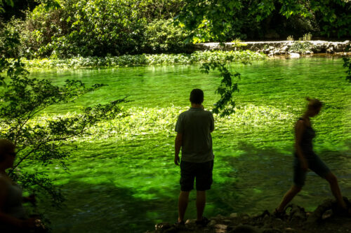 looking at river Fontaine-de-Vaucluse