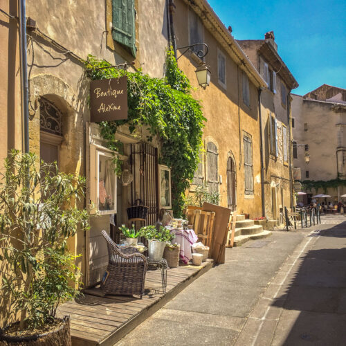 best shopping in Provence Lourmarin