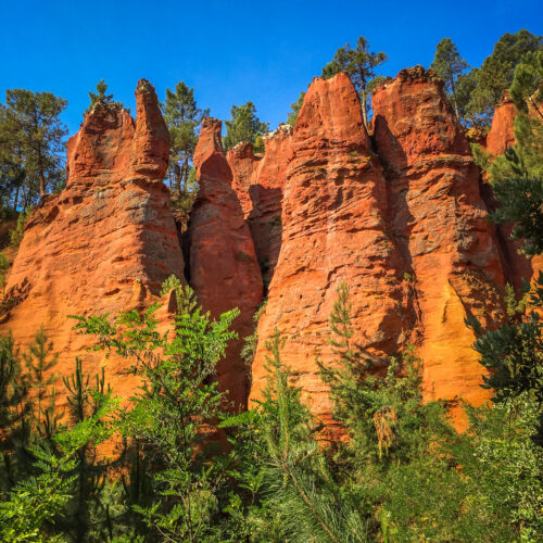 Roussillon Sentier des Ocres cliffs