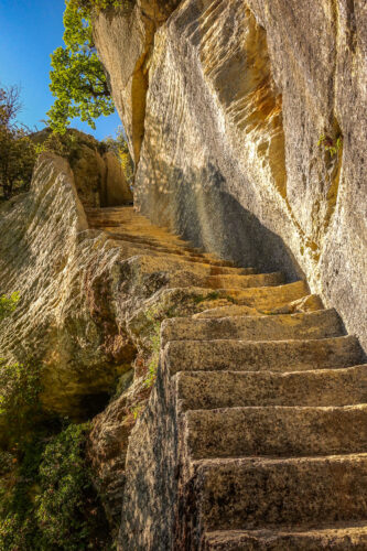 Fort de Buoux ancient stairs