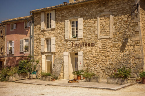 old building Oppède-le-Vieux