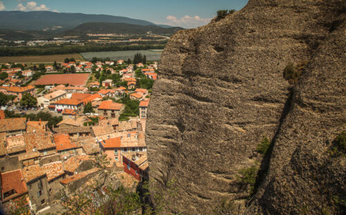 Les Pénitents des Mées overlooking town