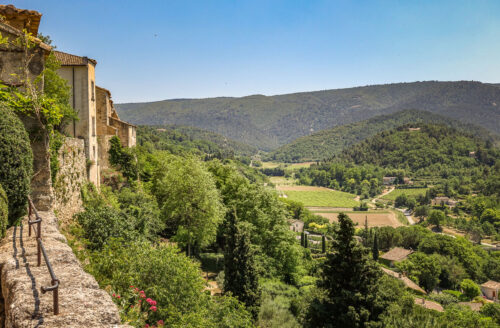 cliff view from Ménerbes