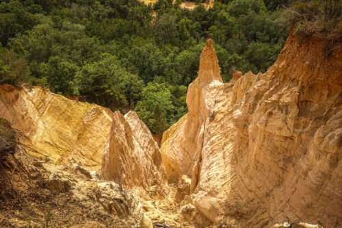 Le Colorado de Rustrel pinnacle