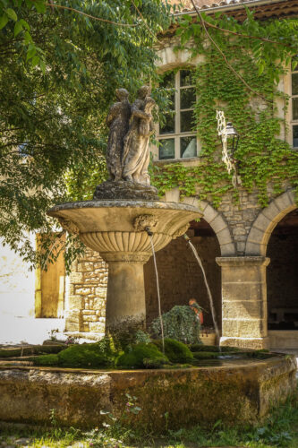 Saignon Provence fountain