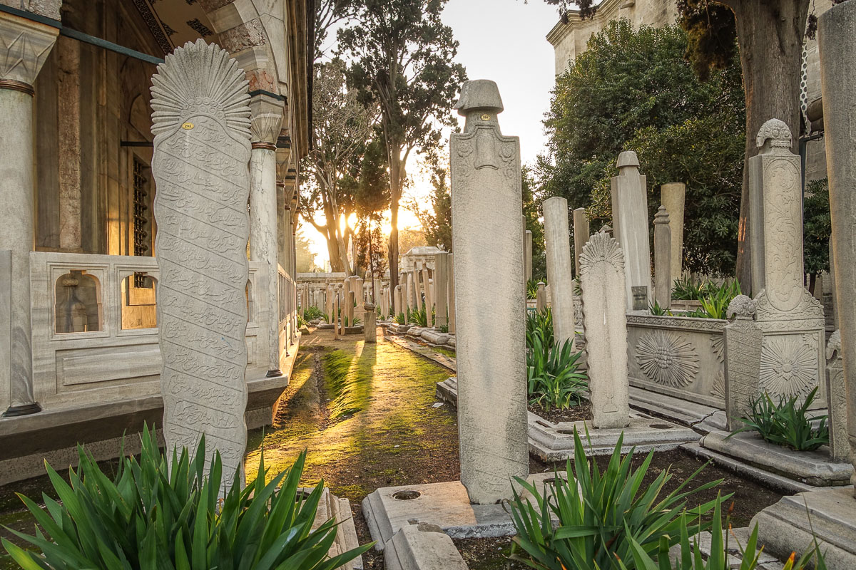 Süleymaniye Mosque cemetery in sun