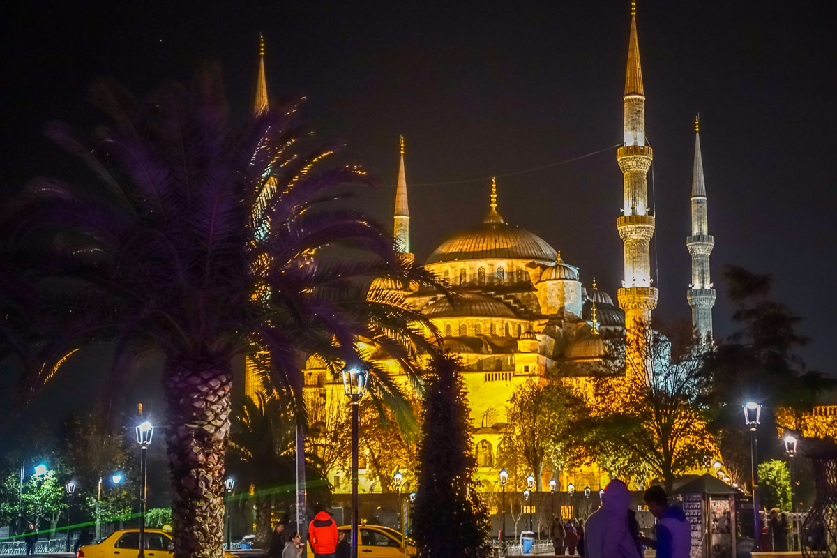 Sultanahmet Square blue mosque at night