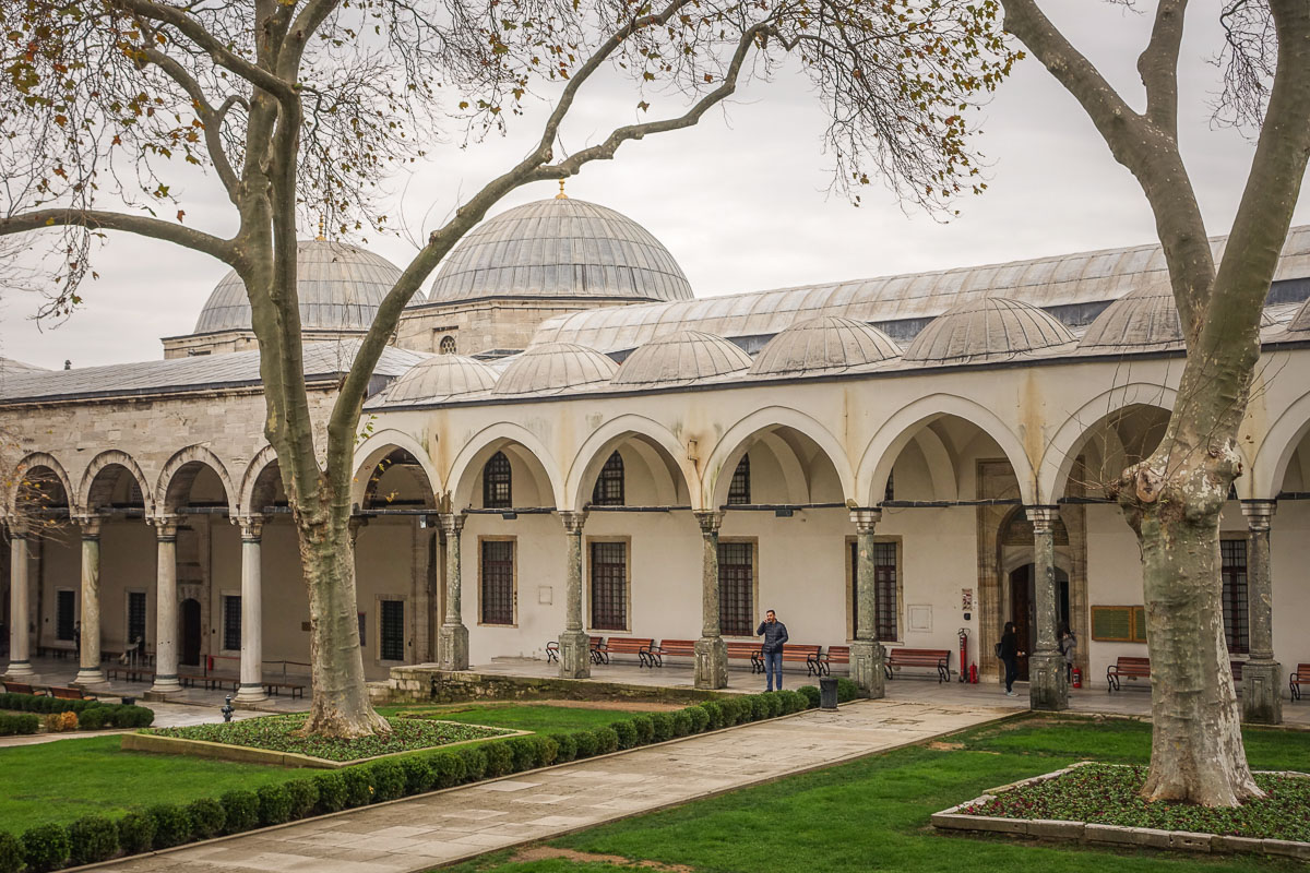 Topkapi Palace courtyard arches