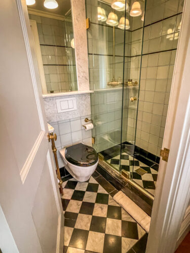 The Marlton Hotel bathroom